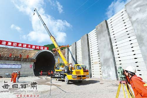 穿山越嶺的堅守 蘭渝鐵路木寨嶺隧道建設(shè)者的日夜奮戰(zhàn)